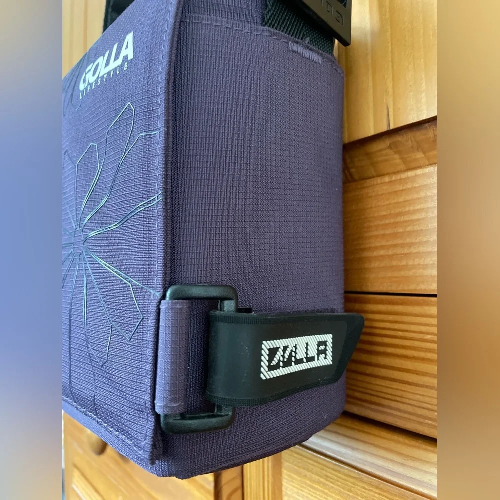 New without tags GOLLA lifestyle DSLR camera bag magnetic closure adjustable